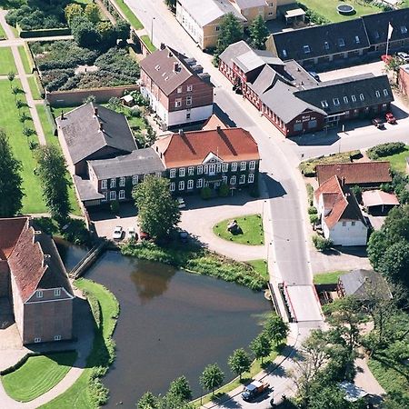 Den Gamle Kro 格拉姆 外观 照片